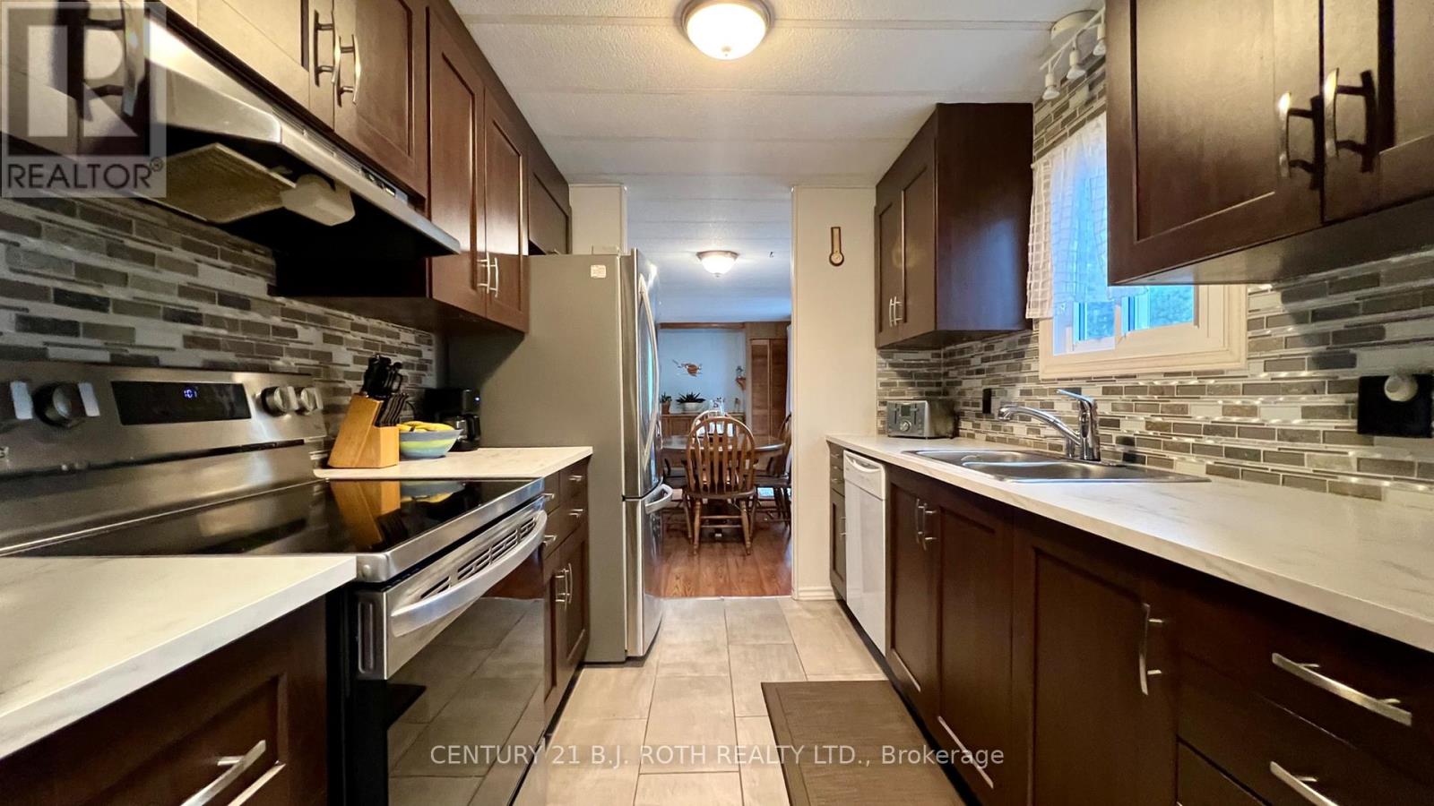 6 Walnut Court, Innisfil, Ontario  L9S 1M7 - Photo 7 - N13728592