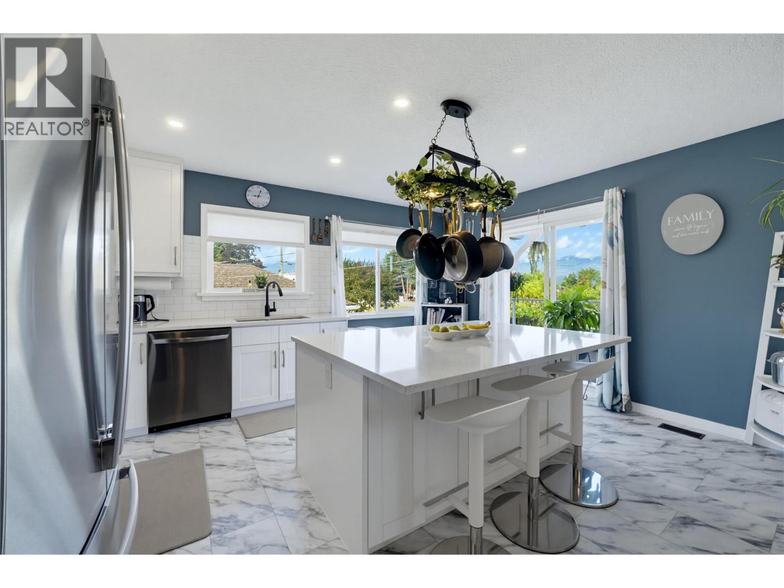 1050 8 Avenue Ne, Salmon Arm, British Columbia  V1E 4A4 - Photo 6 - 10390380