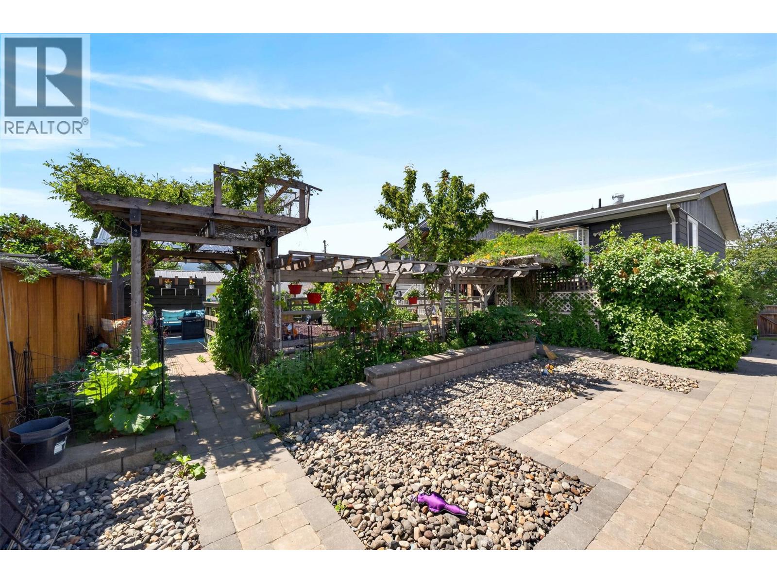 1050 8 Avenue Ne, Salmon Arm, British Columbia  V1E 4A4 - Photo 54 - 10390380