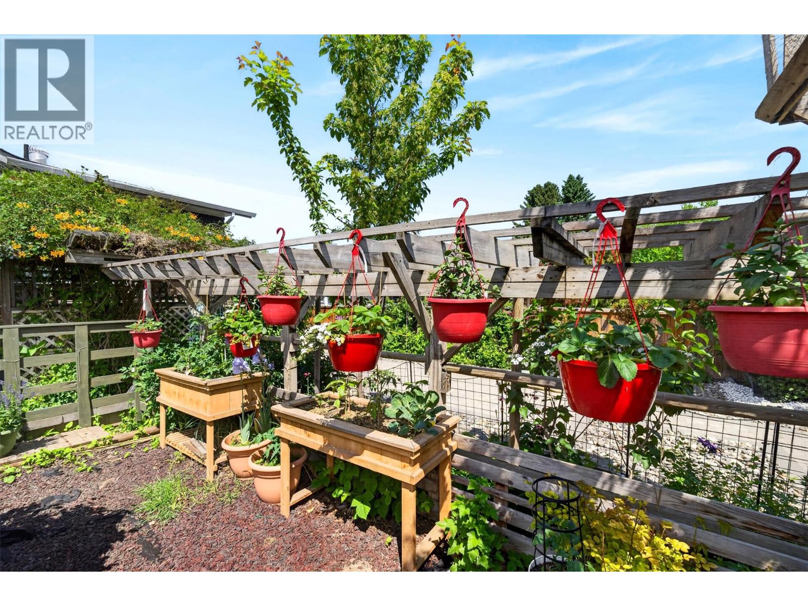 1050 8 Avenue Ne, Salmon Arm, British Columbia  V1E 4A4 - Photo 65 - 10390380