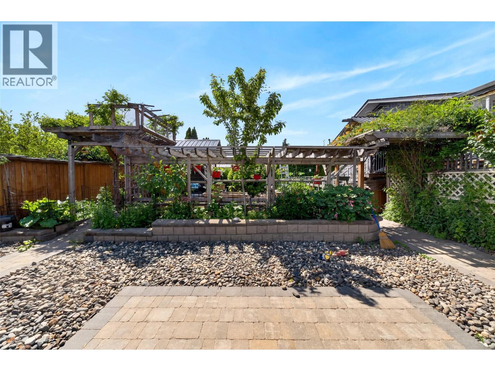 1050 8 Avenue Ne, Salmon Arm, British Columbia  V1E 4A4 - Photo 56 - 10390380
