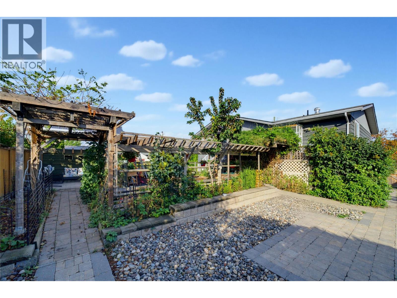 1050 8 Avenue Ne, Salmon Arm, British Columbia  V1E 4A4 - Photo 74 - 10390380