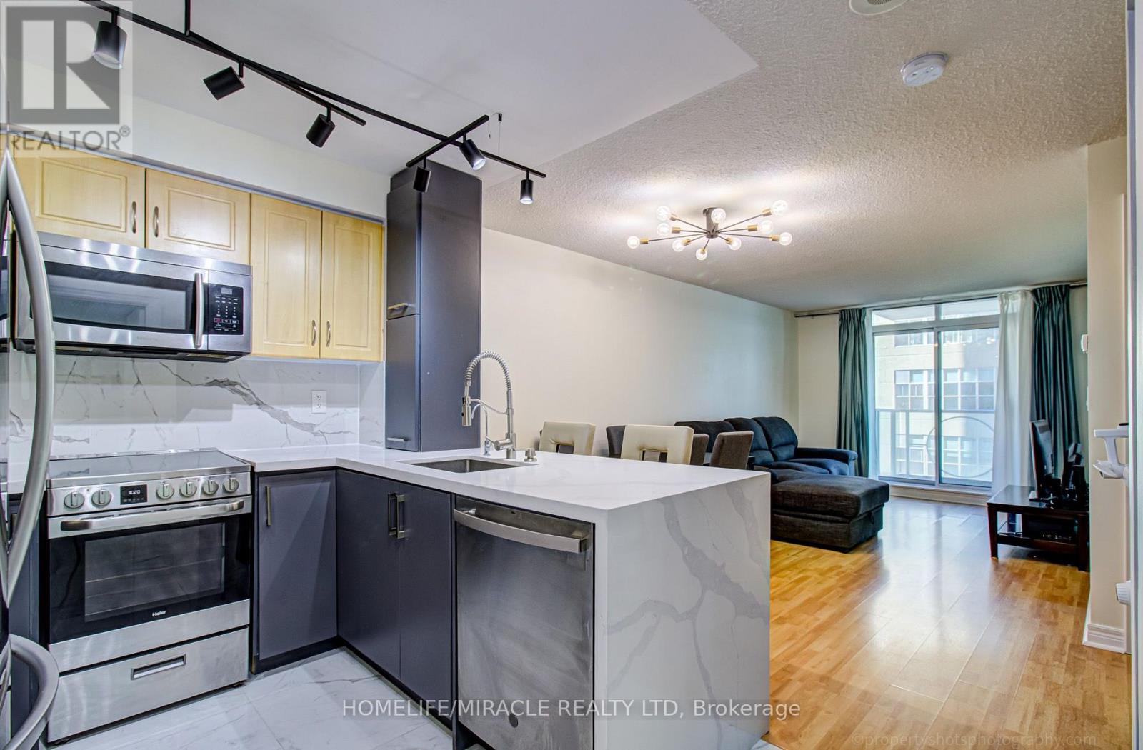 705 - 212 EGLINTON AVENUE, Toronto, Ontario