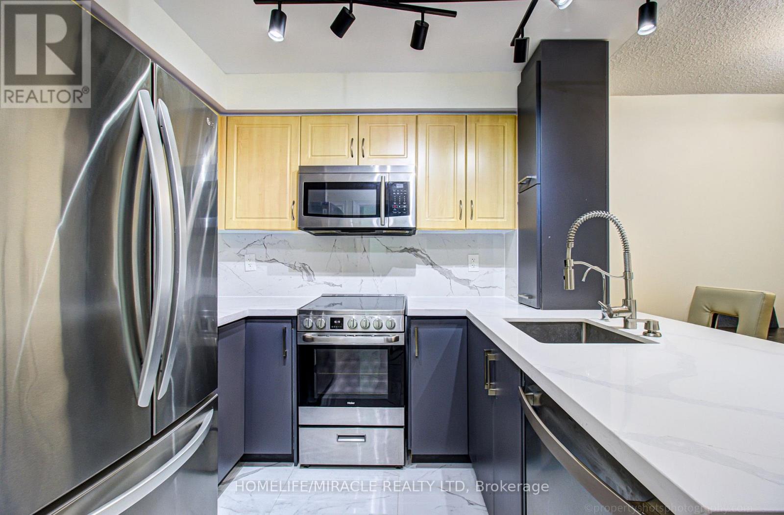 705 - 212 Eglinton Avenue, Toronto, Ontario  M4P 0A3 - Photo 9 - C13728564
