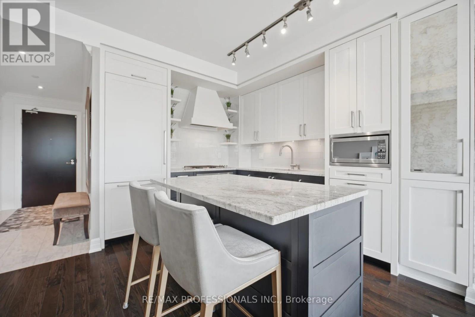 512 - 30 Old Mill Road, Toronto, Ontario  M8X 0A5 - Photo 3 - W13728448
