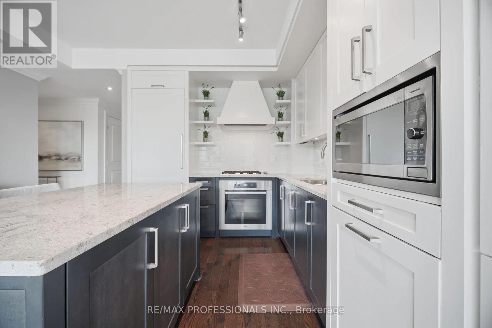 512 - 30 Old Mill Road, Toronto, Ontario  M8X 0A5 - Photo 4 - W13728448