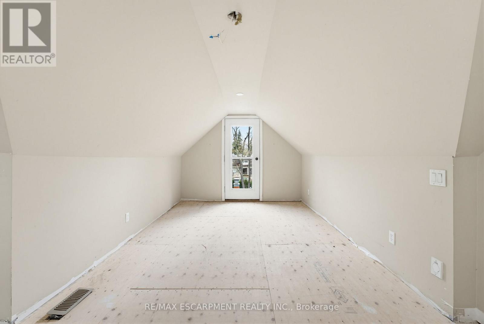 3083 Lakeshore Road, Burlington, Ontario  L7N 1A3 - Photo 24 - W13728492