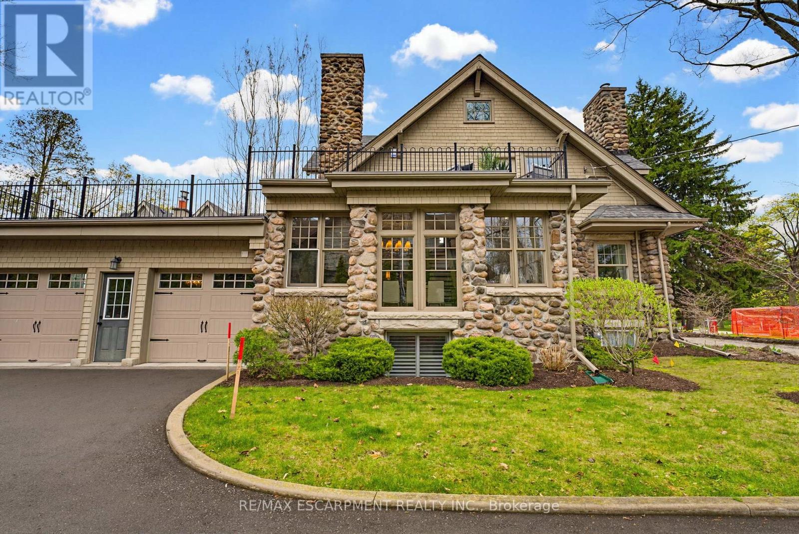 3083 Lakeshore Road, Burlington, Ontario  L7N 1A3 - Photo 3 - W13728492