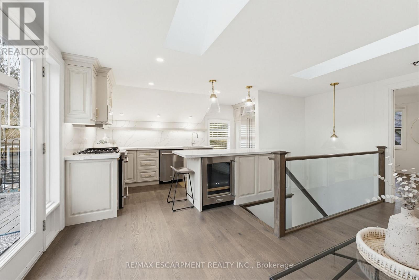 3083 Lakeshore Road, Burlington, Ontario  L7N 1A3 - Photo 35 - W13728492