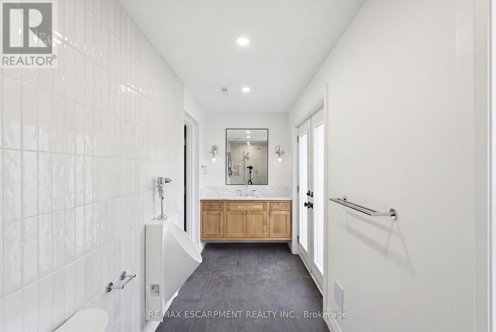 3083 Lakeshore Road, Burlington, Ontario  L7N 1A3 - Photo 41 - W13728492