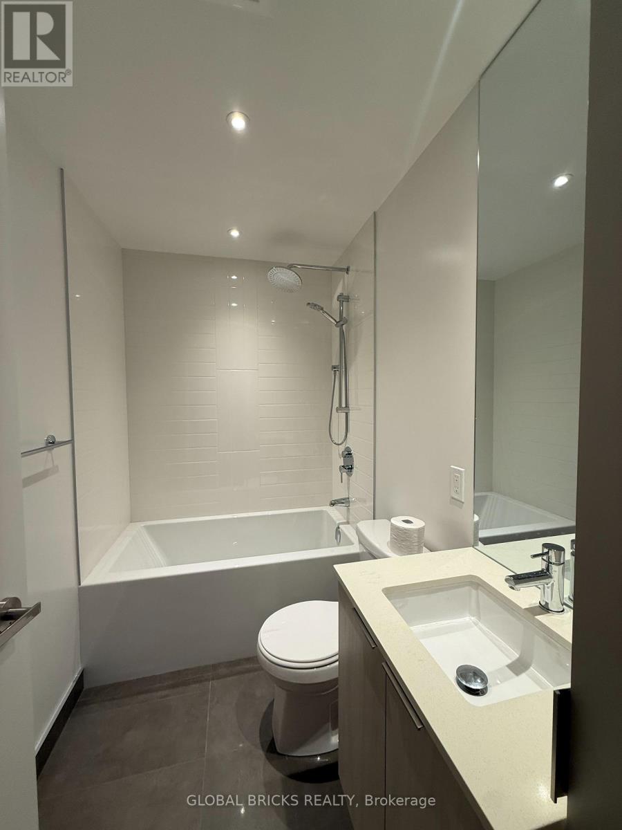 6707 - 448 Burnhamthorpe Rd W, Mississauga, Ontario  L5B 0R4 - Photo 5 - W13728498