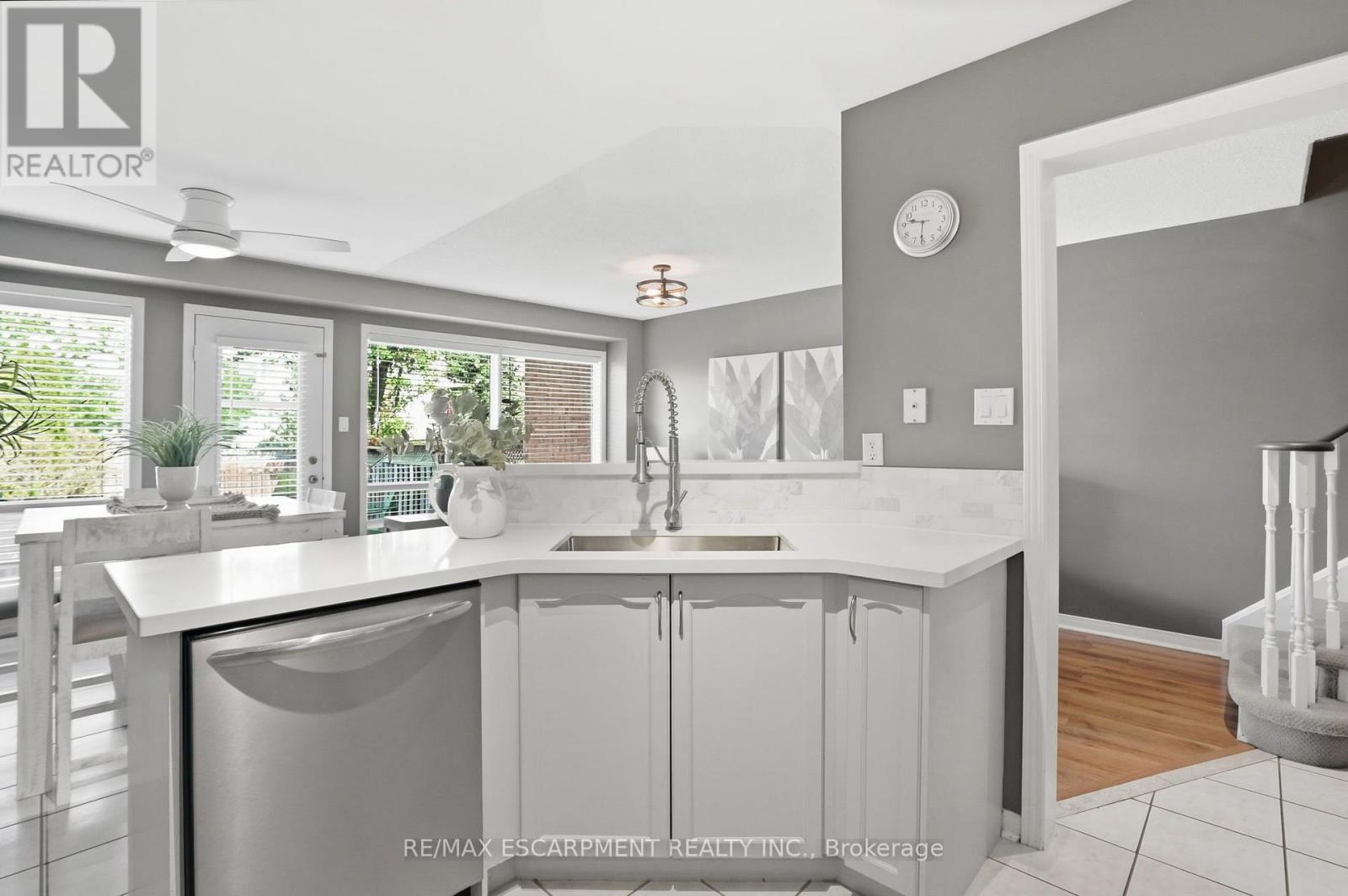 5213 Thornburn Drive, Burlington, Ontario  L7L 6R4 - Photo 10 - W13728568