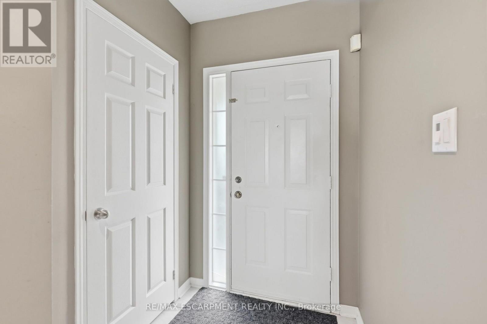 5213 Thornburn Drive, Burlington, Ontario  L7L 6R4 - Photo 3 - W13728568