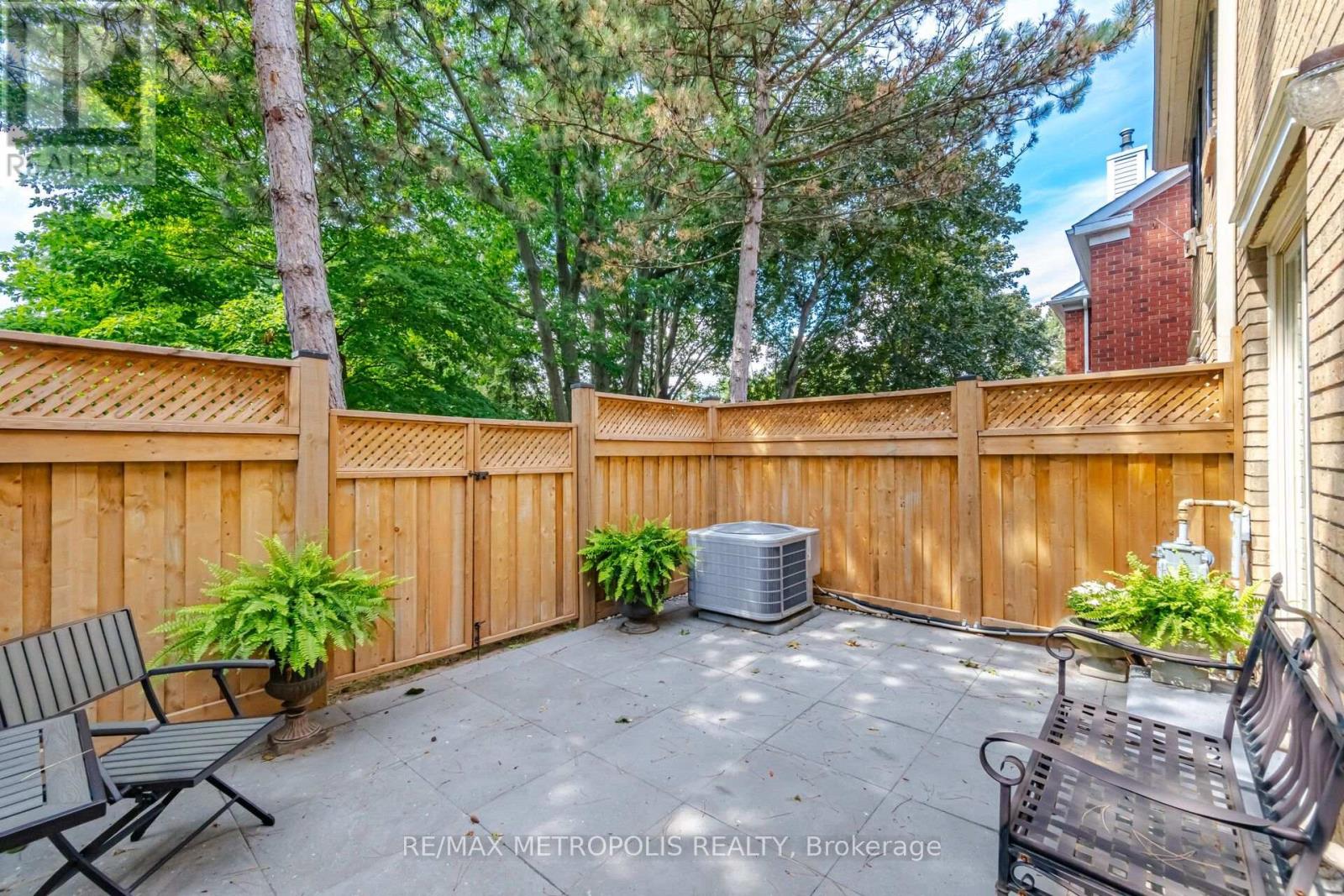 8 - 2390 Woodward Avenue, Burlington, Ontario  L7R 1T9 - Photo 22 - W13728610