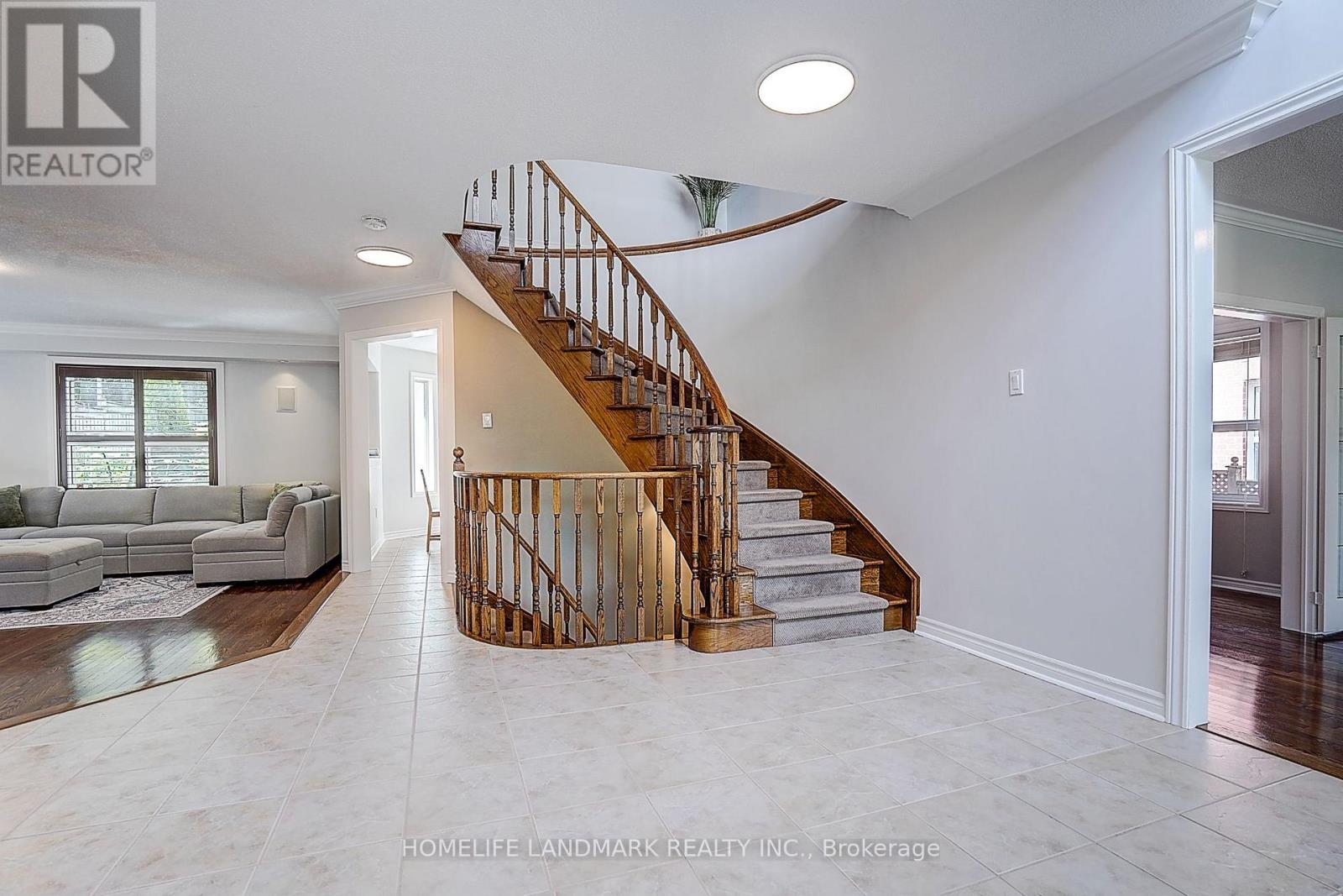 31 Crimson Ridge Road, Barrie, Ontario  L4N 9R8 - Photo 6 - S13721562