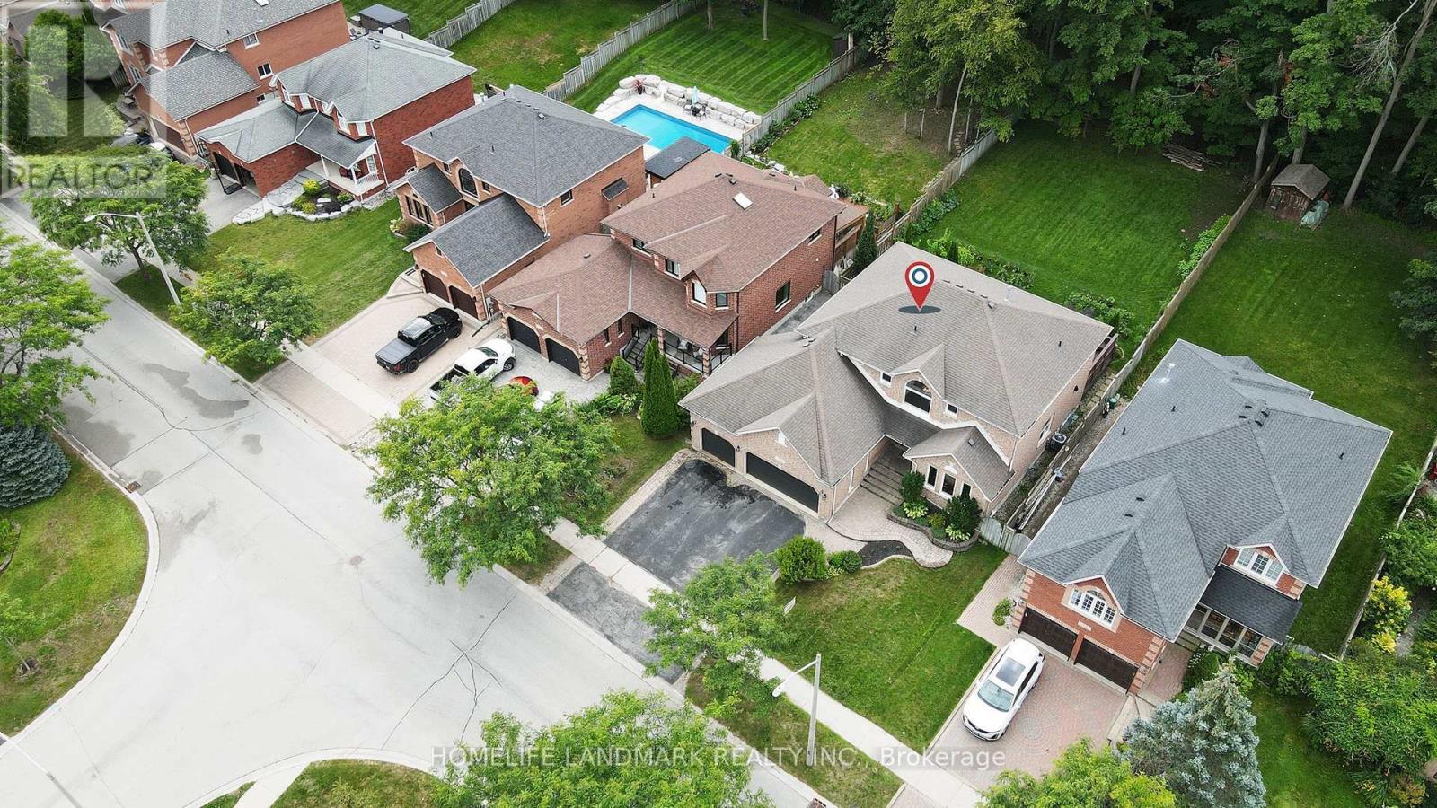 31 Crimson Ridge Road, Barrie, Ontario  L4N 9R8 - Photo 2 - S13721562