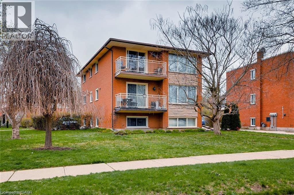 92 CONFEDERATION Drive Unit# 2, Kitchener, Ontario