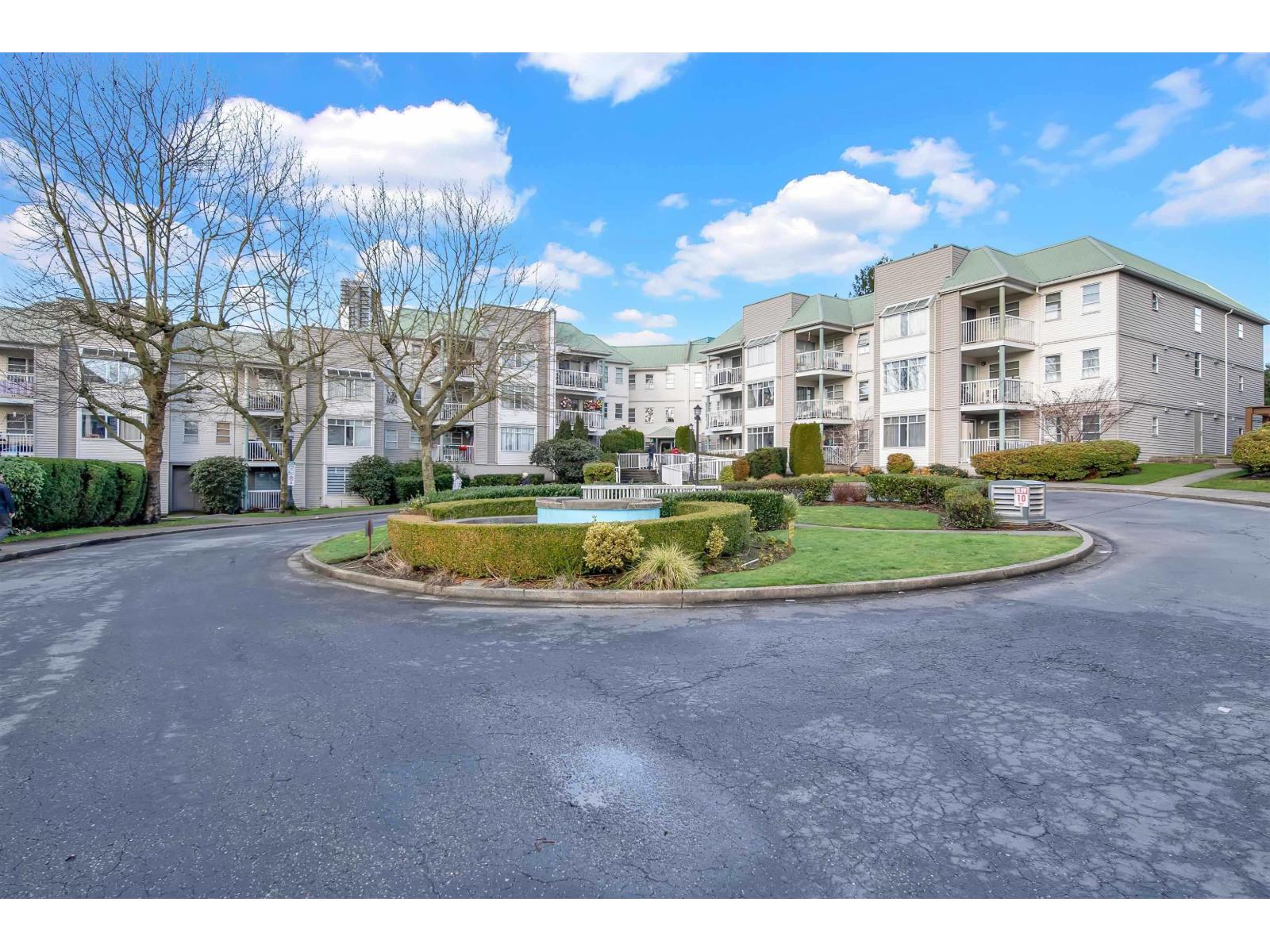 102 9765 140 Street, Surrey, British Columbia  V3T 5S5 - Photo 2 - R3159863