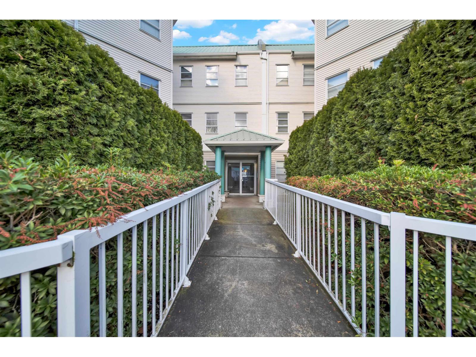102 9765 140 Street, Surrey, British Columbia  V3T 5S5 - Photo 3 - R3159863