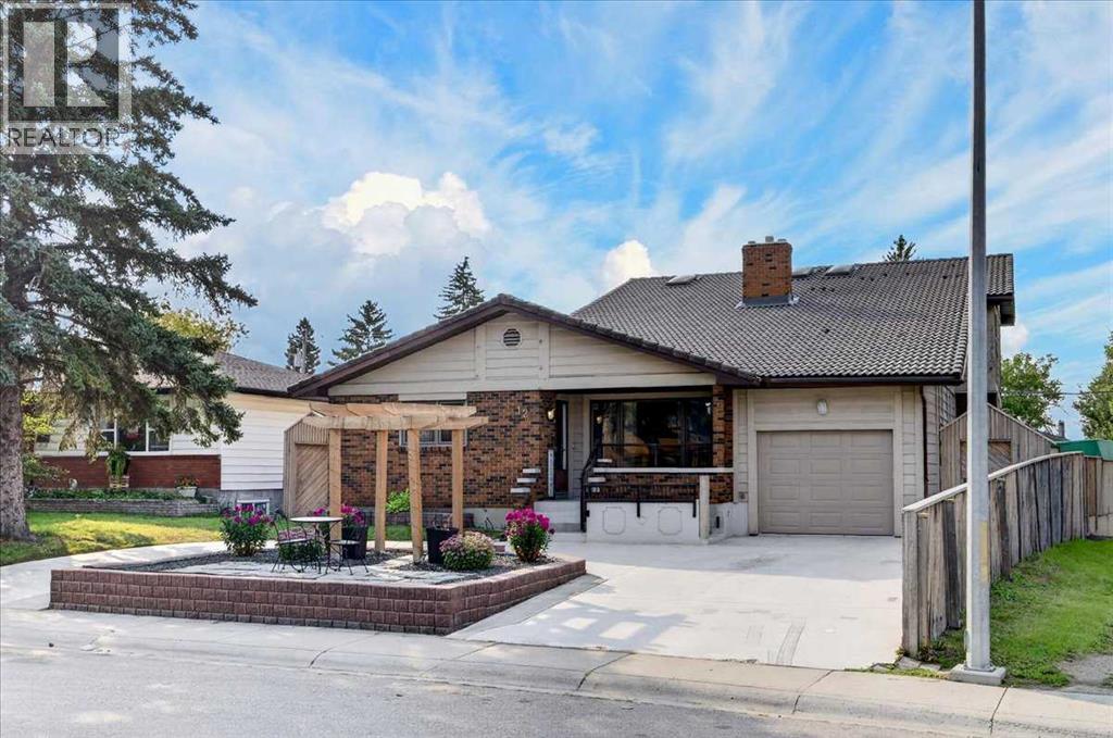126 Marbrooke Circle Ne, Calgary, Alberta  T2A 2W6 - Photo 3 - A2339546