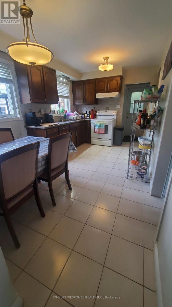 114 Ardwick Boulevard, Toronto, Ontario  M9M 1W2 - Photo 2 - W13722612