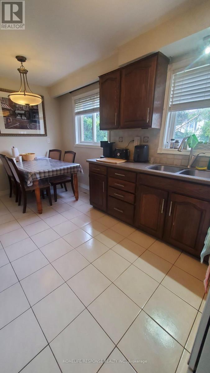 114 Ardwick Boulevard, Toronto, Ontario  M9M 1W2 - Photo 3 - W13722612