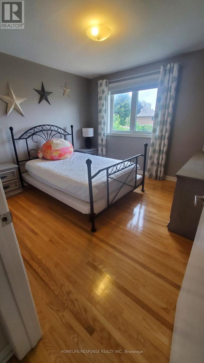 114 Ardwick Boulevard, Toronto, Ontario  M9M 1W2 - Photo 7 - W13722612
