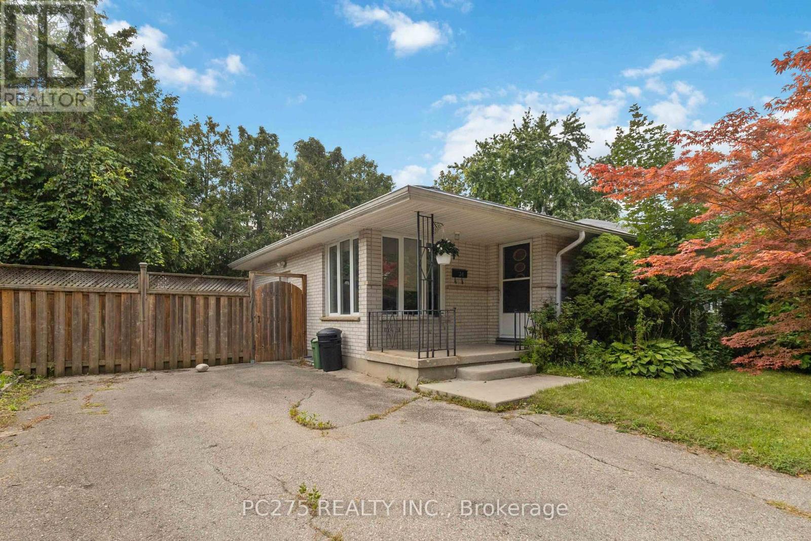 34 Oregon Road, London South, Ontario  N5Z 4B9 - Photo 2 - X13728708
