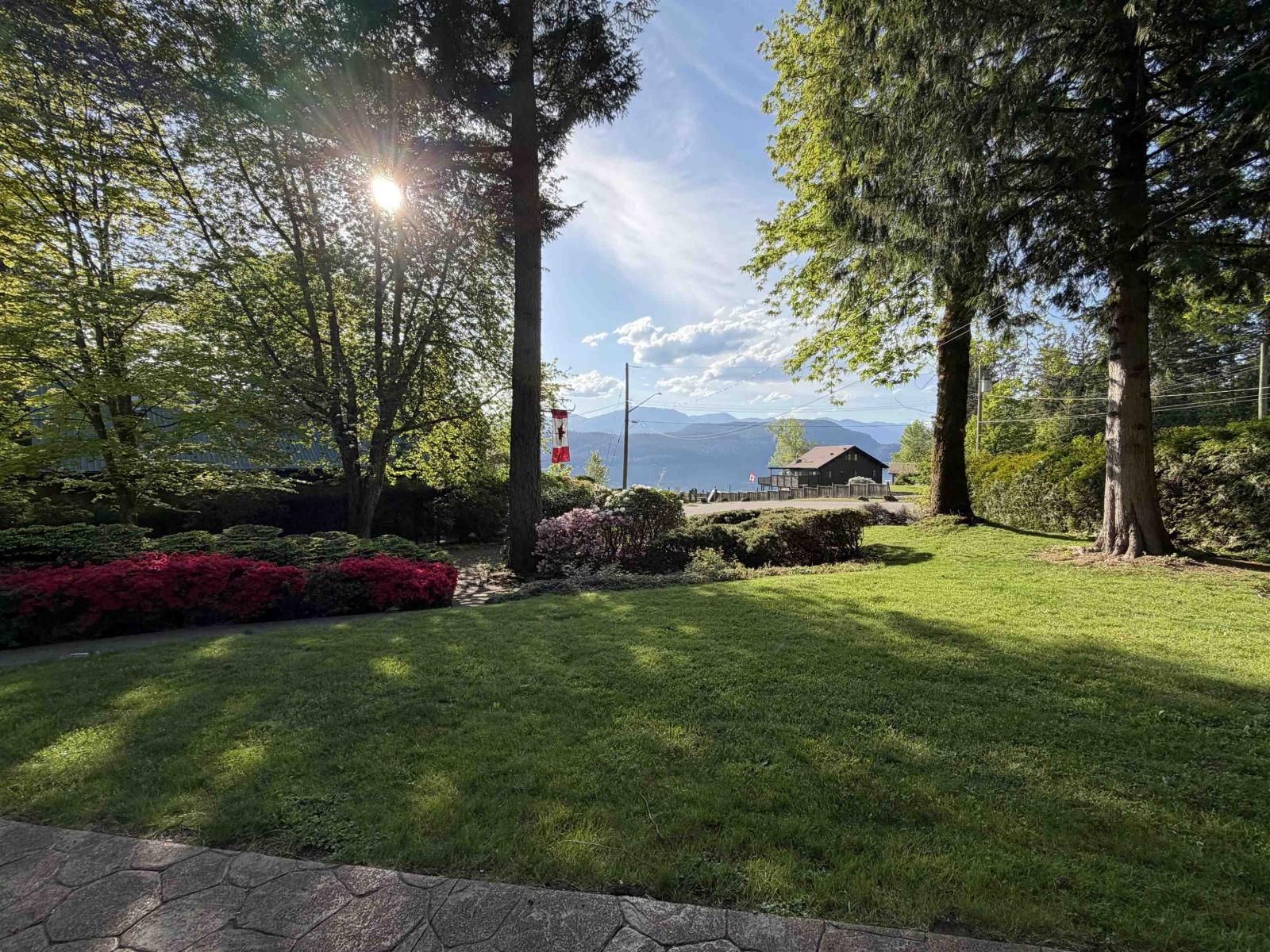 7388 Rockwell Place, Harrison Lake, Harrison Hot Springs, British Columbia  V0M 1A0 - Photo 2 - R3144729