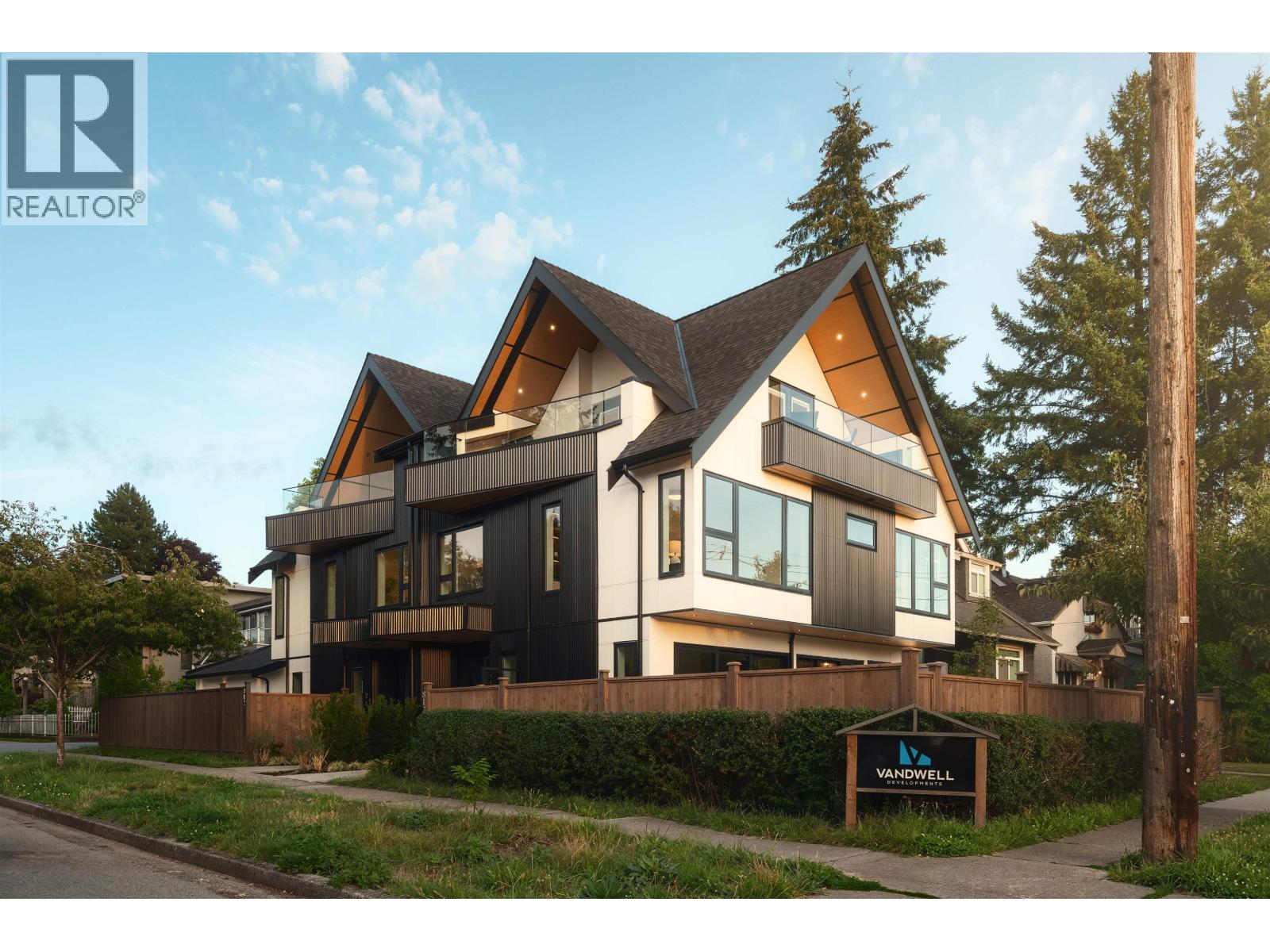 1 812 E 26TH AVENUE, vancouver, British Columbia