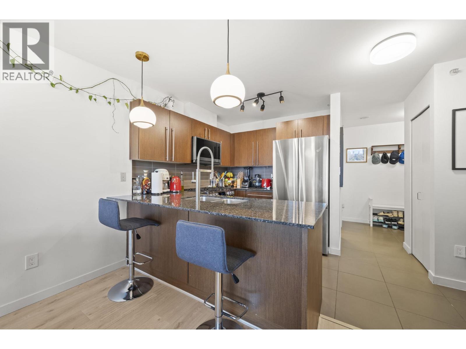 208 4888 Brentwood Drive, Burnaby, British Columbia  V5C 0C6 - Photo 2 - R3159995