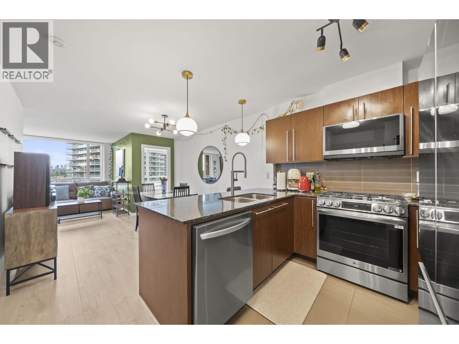 208 4888 Brentwood Drive, Burnaby, British Columbia  V5C 0C6 - Photo 3 - R3159995