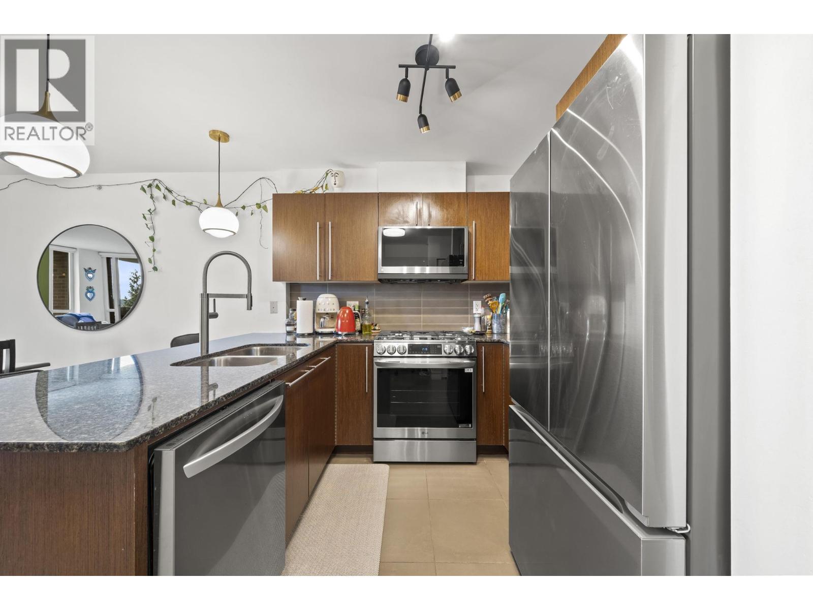 208 4888 Brentwood Drive, Burnaby, British Columbia  V5C 0C6 - Photo 4 - R3159995
