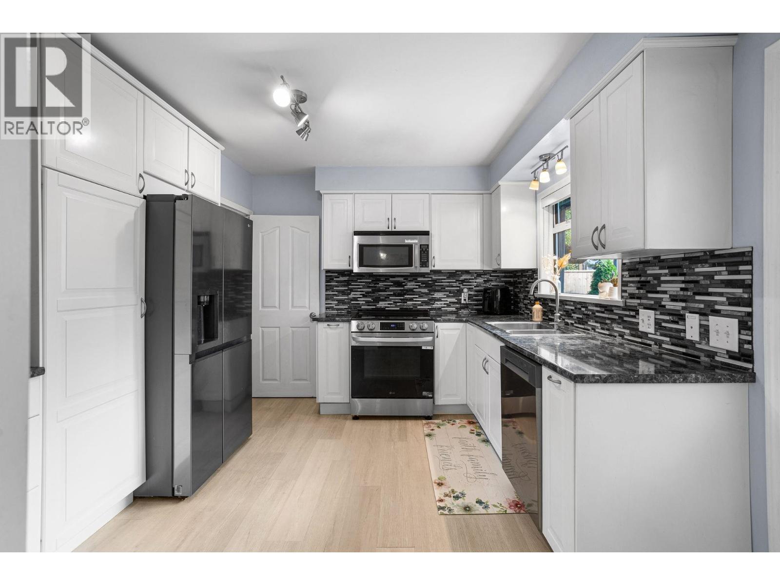 3020 Thorncliffe Drive, North Vancouver, British Columbia  V7R 2T1 - Photo 10 - R3160024