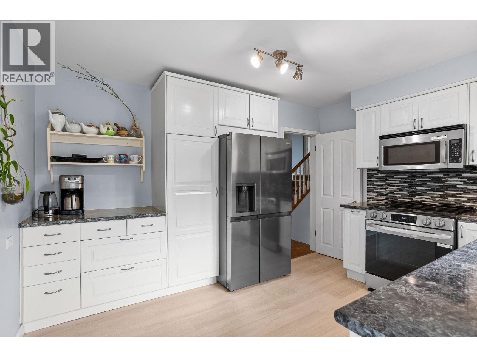3020 Thorncliffe Drive, North Vancouver, British Columbia  V7R 2T1 - Photo 13 - R3160024