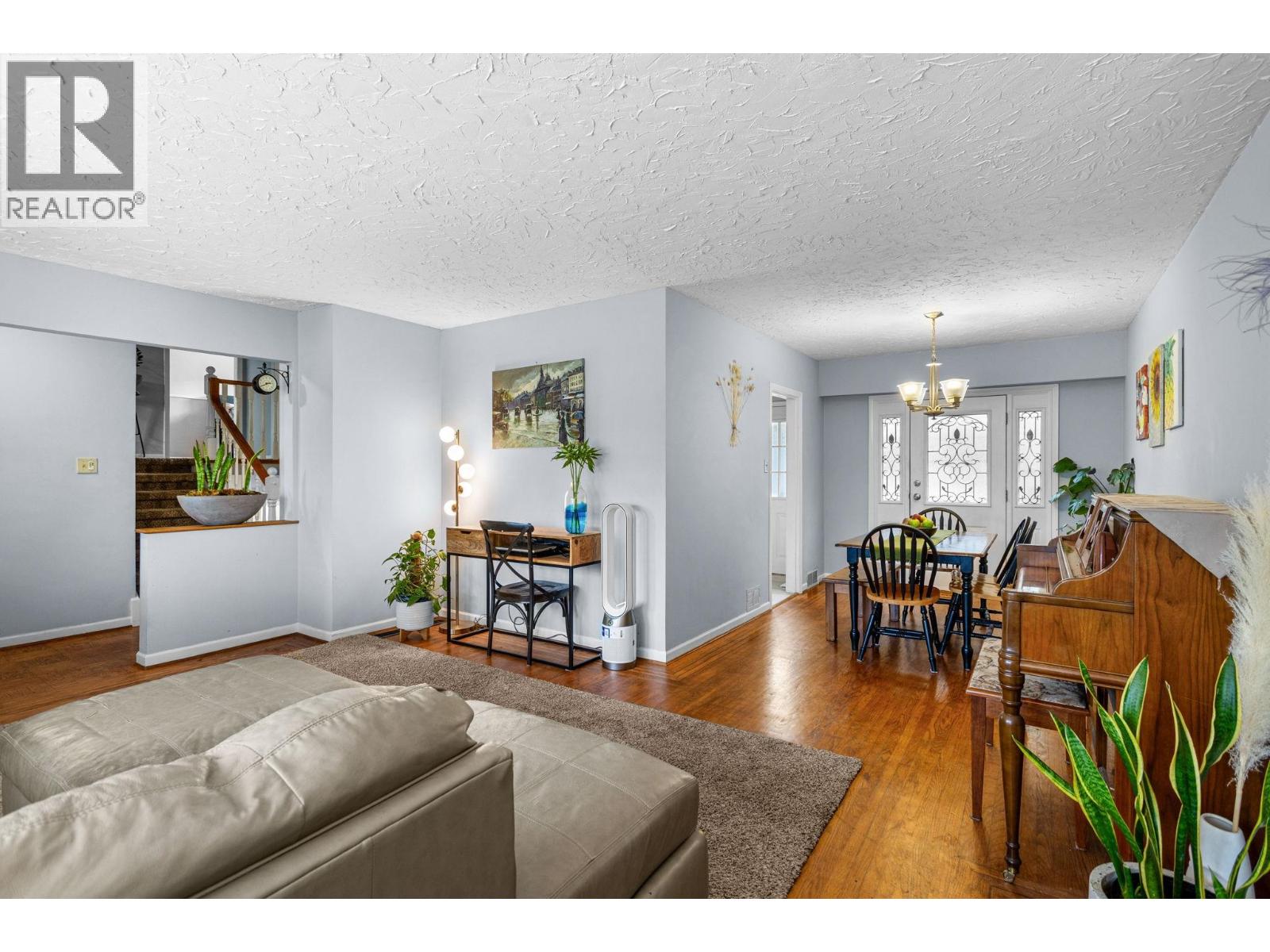 3020 Thorncliffe Drive, North Vancouver, British Columbia  V7R 2T1 - Photo 5 - R3160024