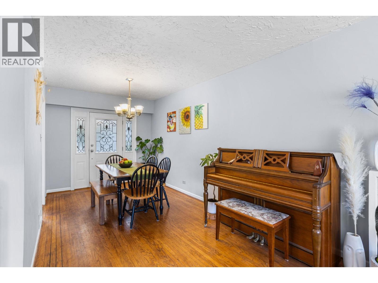 3020 Thorncliffe Drive, North Vancouver, British Columbia  V7R 2T1 - Photo 7 - R3160024