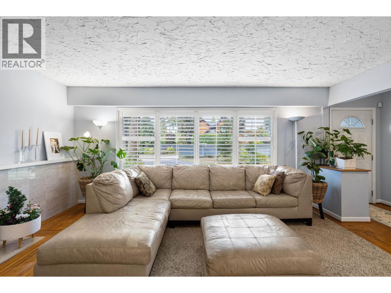3020 Thorncliffe Drive, North Vancouver, British Columbia  V7R 2T1 - Photo 8 - R3160024