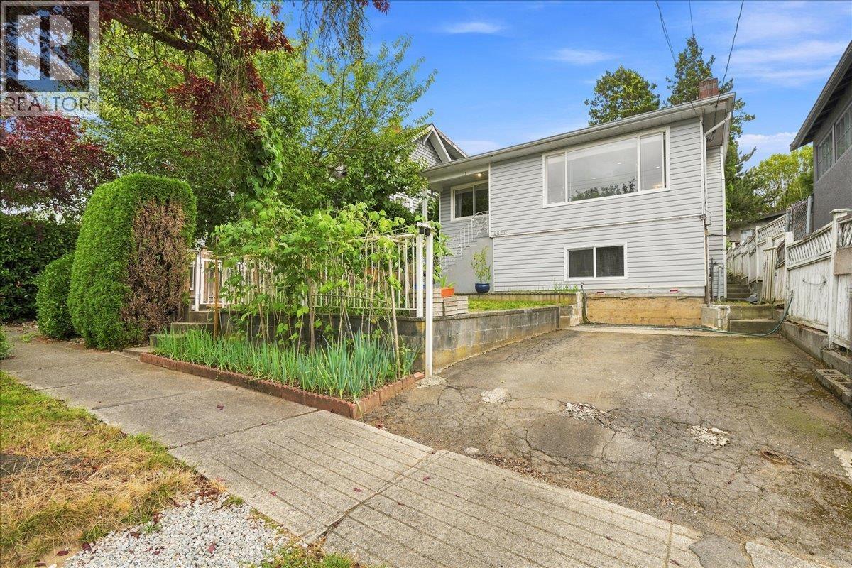 4820 Moss Street, Vancouver, British Columbia  V5R 3T2 - Photo 2 - R3160005