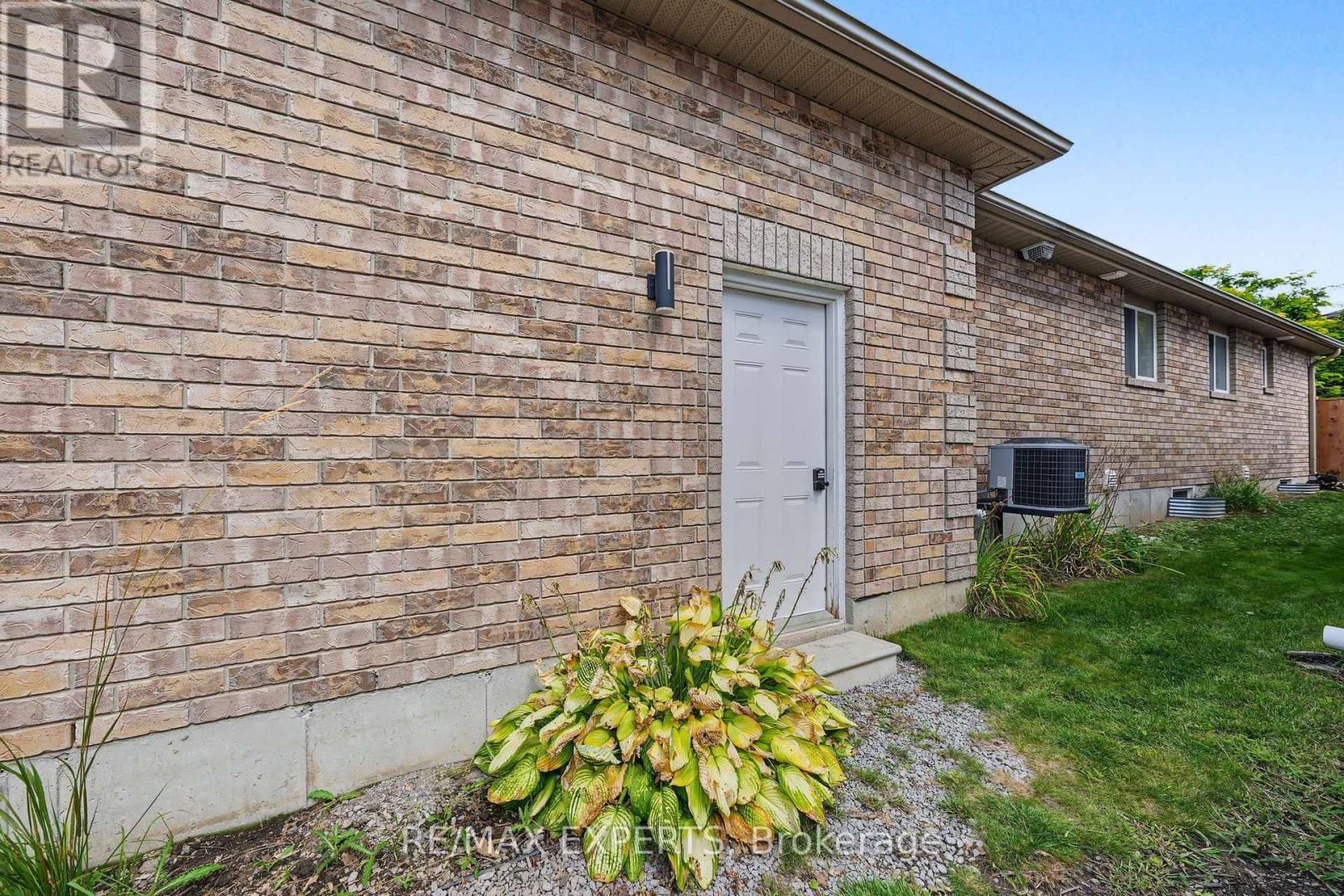 Bsmt - 17 Michelle Drive, Barrie, Ontario  L4N 5Y1 - Photo 2 - S13728654
