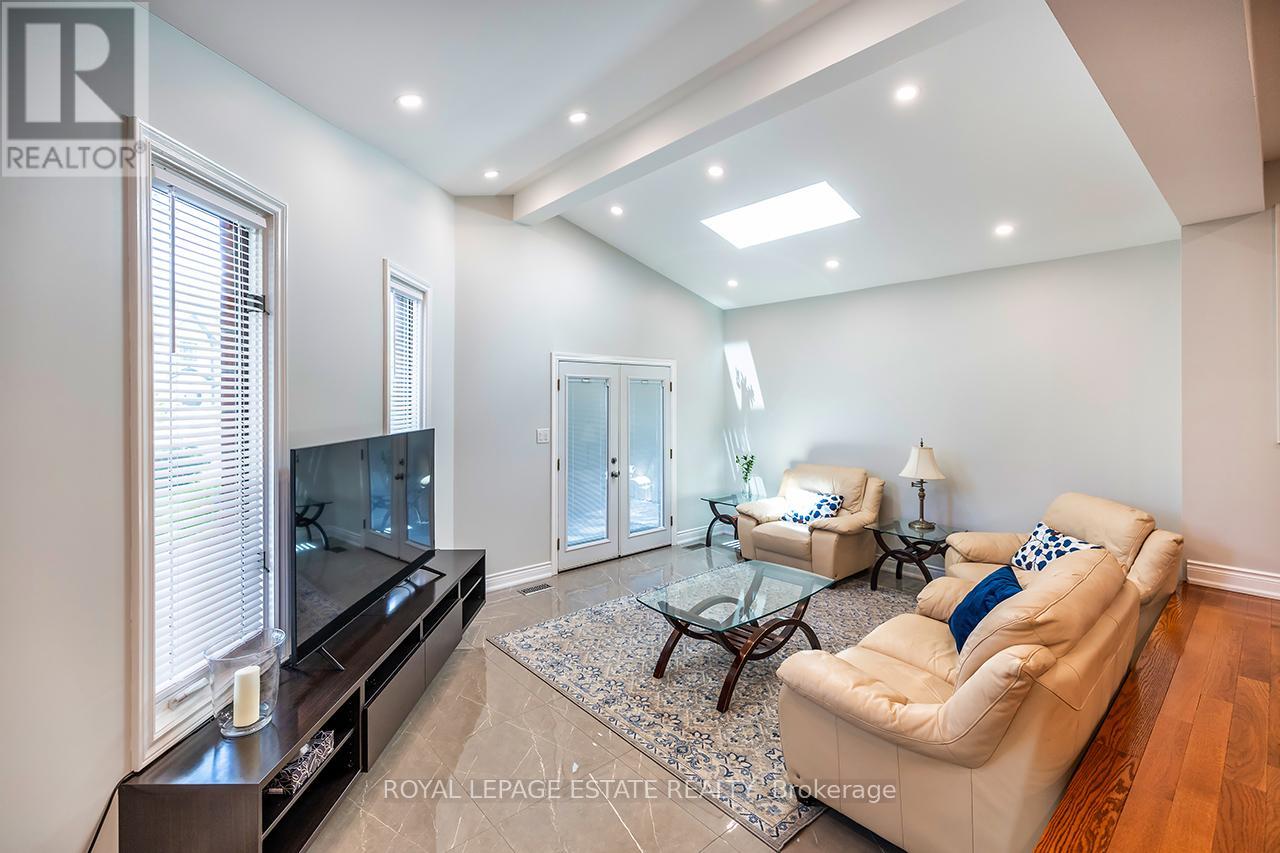 103 Aylesworth Avenue, Toronto, Ontario M1N 2J7 - Photo 8 - E13589128