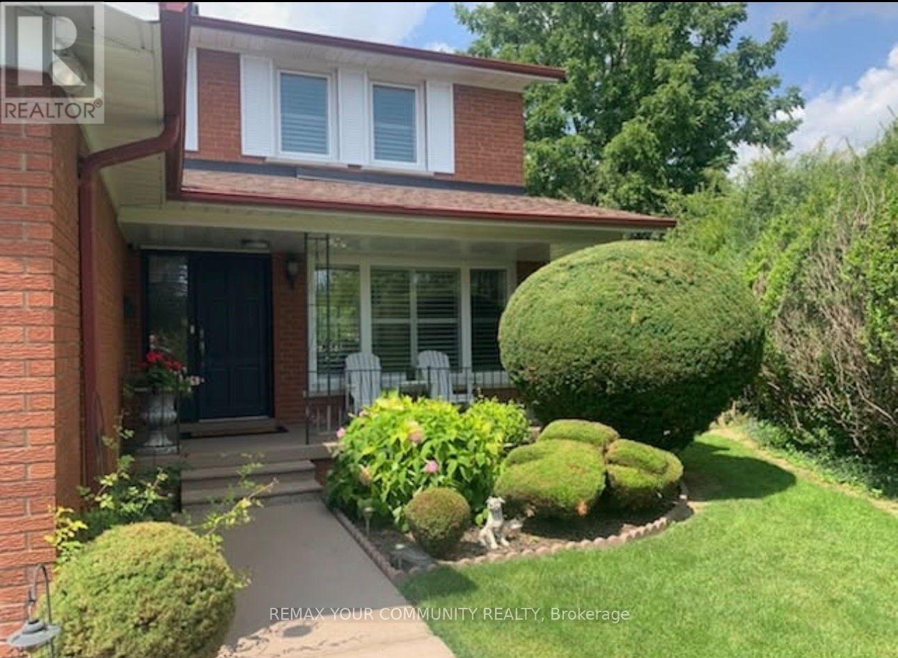 18 Terryellen Crescent, Toronto, Ontario  M9C 1H7 - Photo 4 - W13703620
