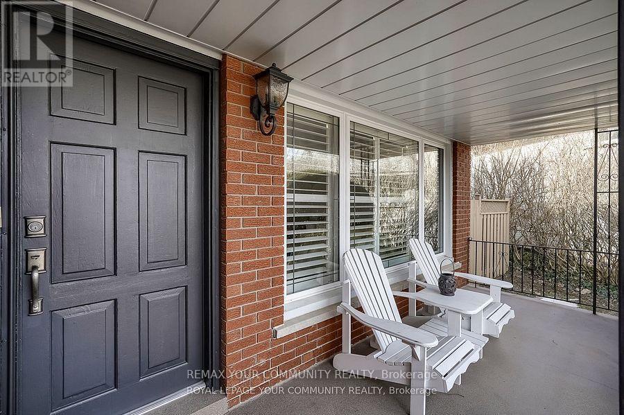 18 Terryellen Crescent, Toronto, Ontario  M9C 1H7 - Photo 5 - W13703620