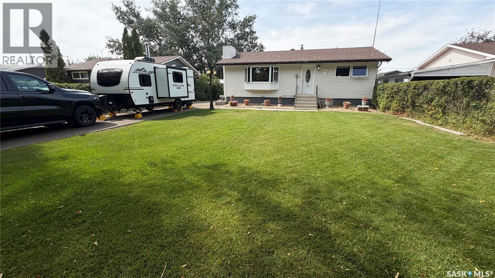 785 Centre Street, Shaunavon, Saskatchewan  S0N 2M0 - Photo 2 - SK047096