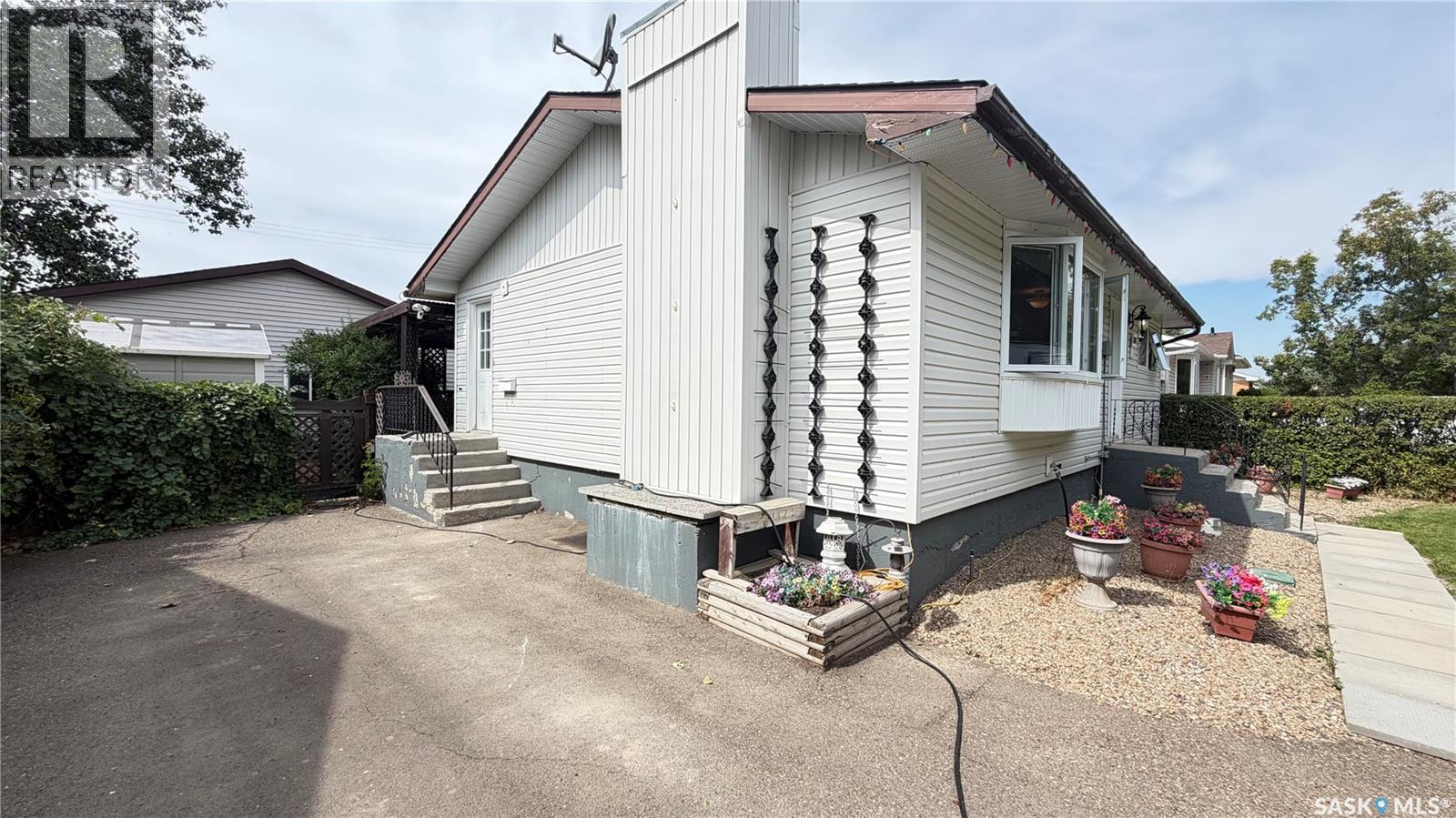 785 Centre Street, Shaunavon, Saskatchewan  S0N 2M0 - Photo 3 - SK047096