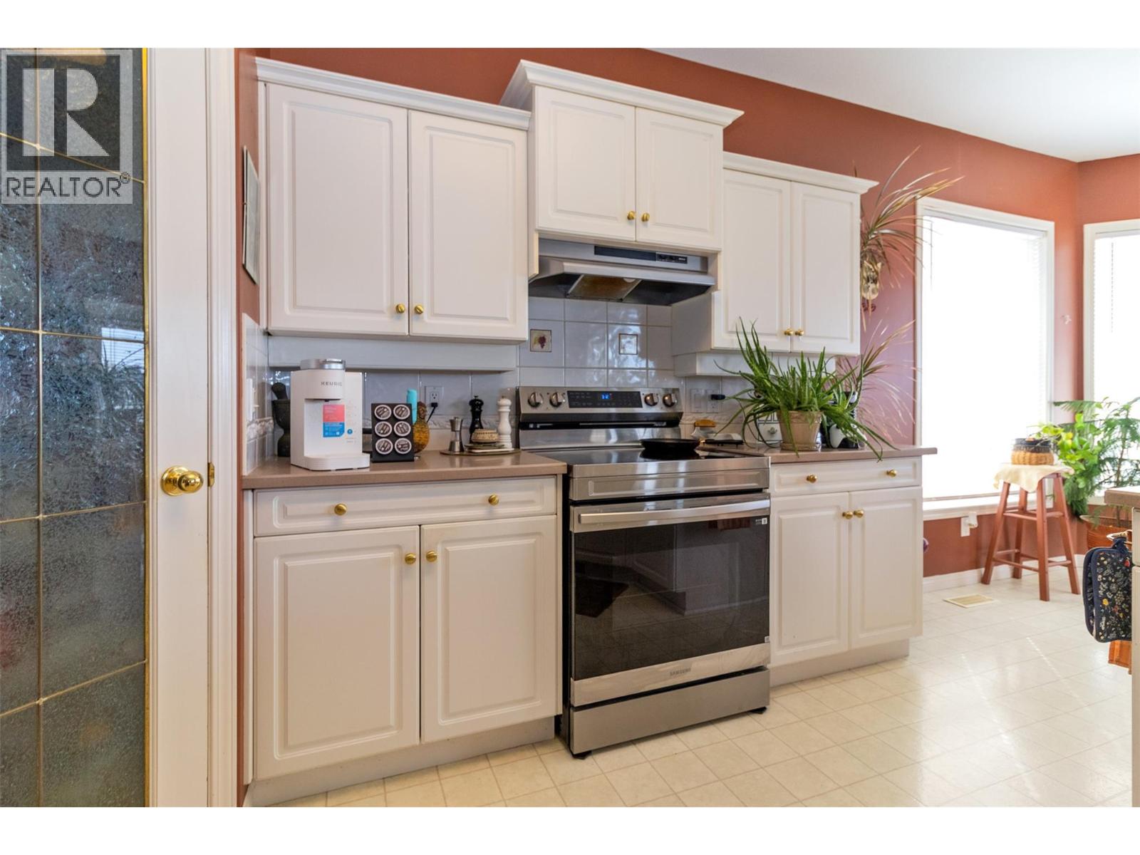 843 Lone Pine Drive, Kelowna, British Columbia  V1P 1A1 - Photo 7 - 10398975