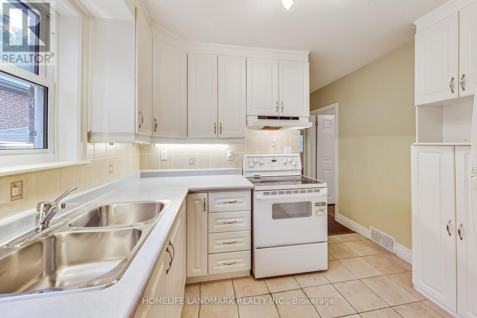 95 Poyntz Avenue, Toronto, Ontario  M2N 1J3 - Photo 5 - C13591406