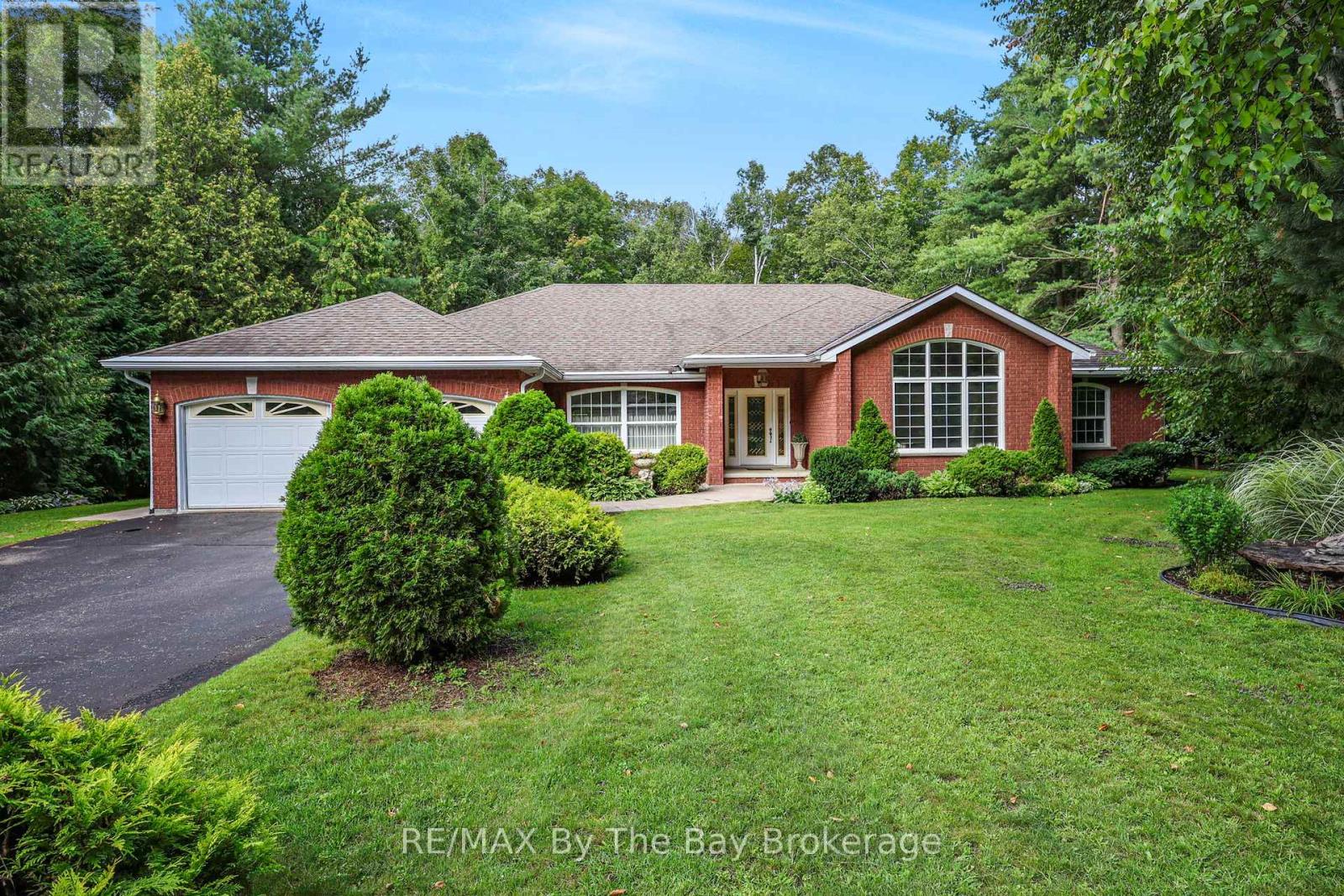 90 Goldfinch Crescent, Tiny, Ontario  L0L 2J0 - Photo 1 - S13728844