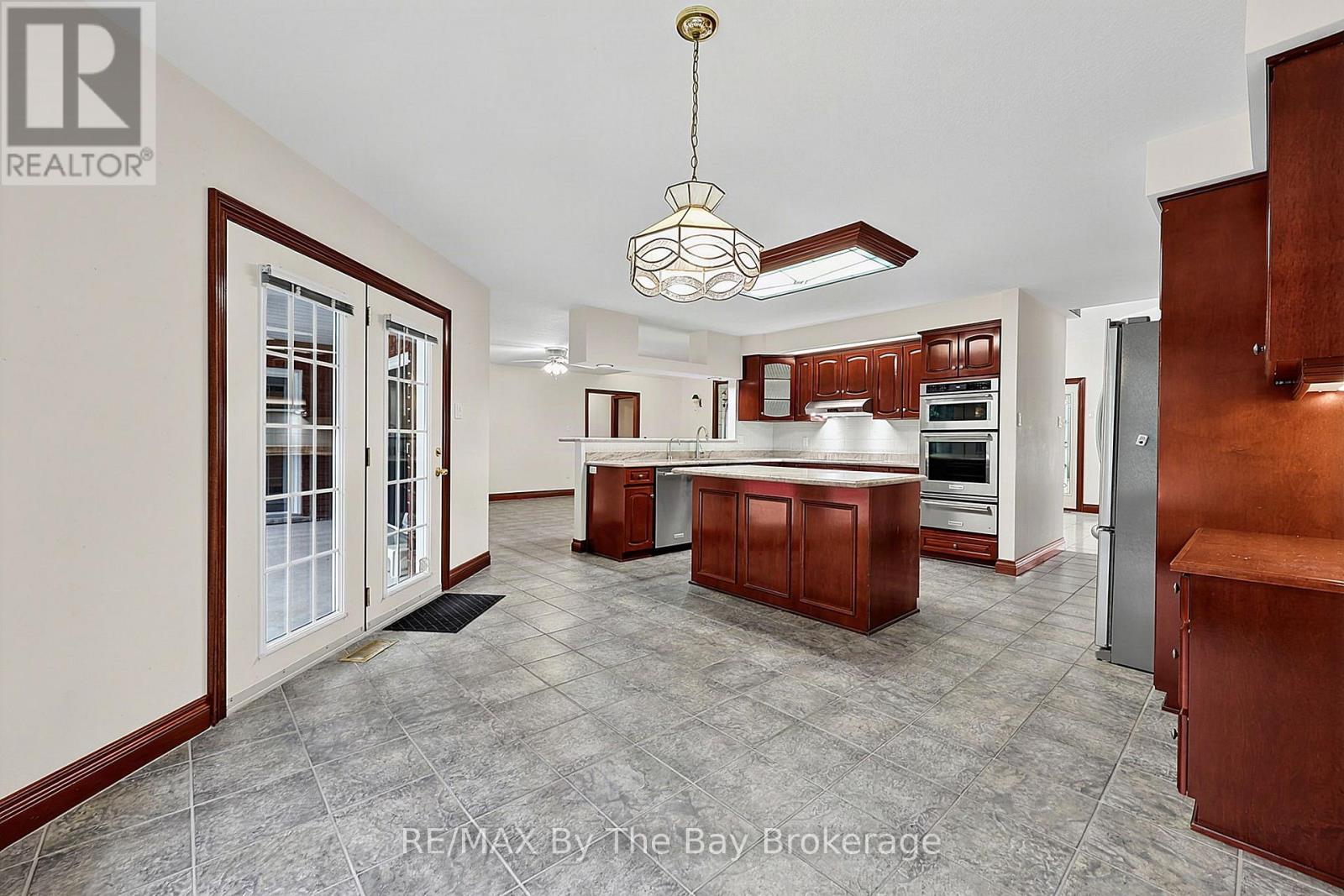 90 Goldfinch Crescent, Tiny, Ontario  L0L 2J0 - Photo 10 - S13728844