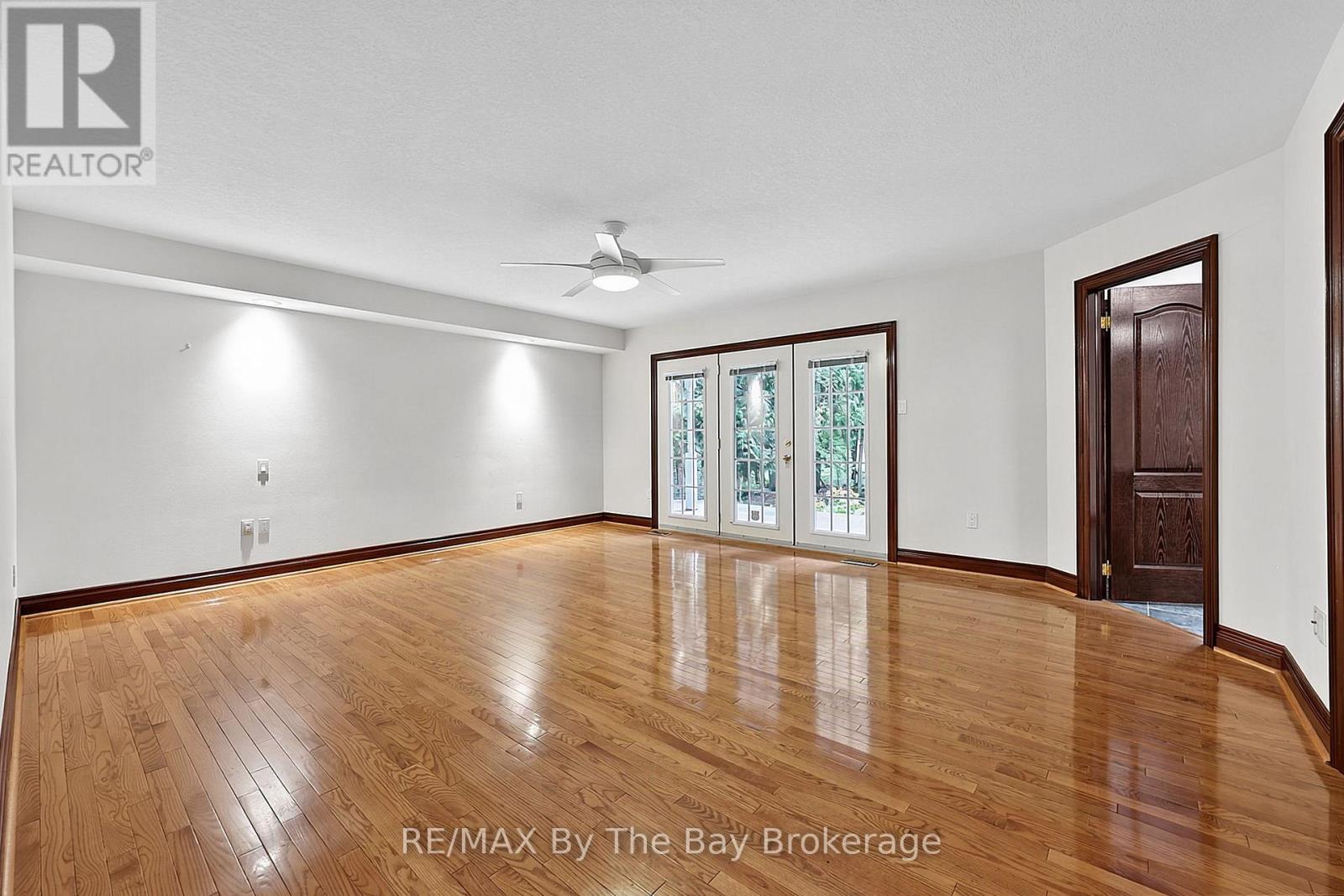 90 Goldfinch Crescent, Tiny, Ontario  L0L 2J0 - Photo 18 - S13728844